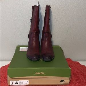 EARTH Larch Red Burnished Leather Buckle Boots 7